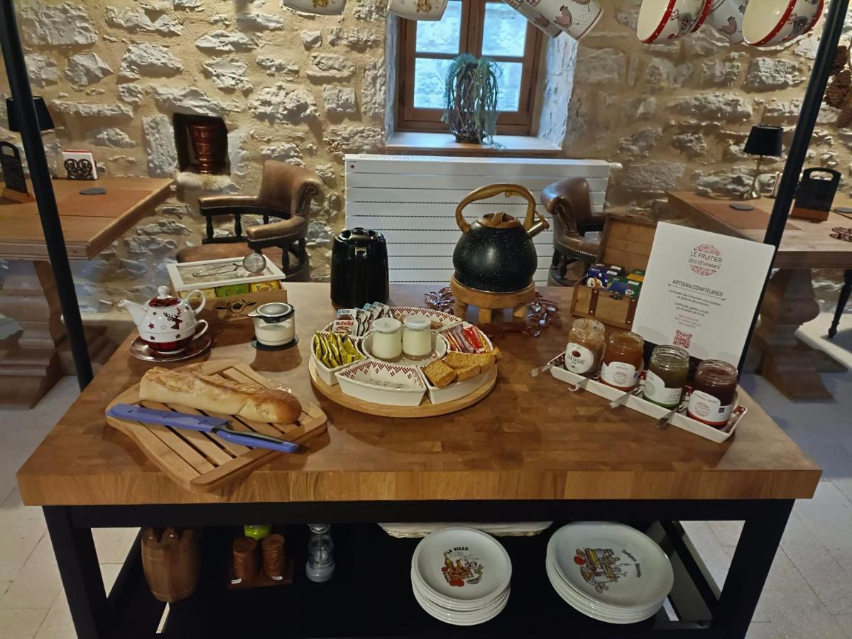 La Voutee 5 Epis Avec Bain Finlandais Prive Au Manoir Du Charme Gorges Du Tarn Bed & Breakfast Quezac  Dış mekan fotoğraf